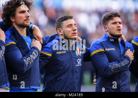 Rom, Italien. 04. Februar 2018. In Italien voll zurück Matteo Minozzi schreit während der Nationalhymne im Match gegen England in NatWest 6 Nations Championship 208 Massimiliano Carnabuci/Alamy leben Nachrichten Stockfoto