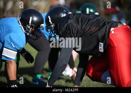 Cardiff, Wales, UK. 4. Februar 2018. Die Cardiff Valkries, American ist die einzige Waliser Frauen Fußball-Team, Zug am Tag der Amerikanischen Superbowl auf lokaler Roath Park in der Vorbereitung für ihr erstes Spiel der Saison. Credit: Kerry Elsworth/Alamy leben Nachrichten Stockfoto