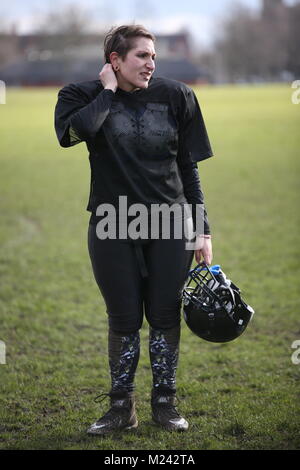 Cardiff, Wales, UK. 4. Februar 2018. Die Cardiff Valkries, American ist die einzige Waliser Frauen Fußball-Team, Zug am Tag der Amerikanischen Superbowl auf lokaler Roath Park in der Vorbereitung für ihr erstes Spiel der Saison. Credit: Kerry Elsworth/Alamy leben Nachrichten Stockfoto