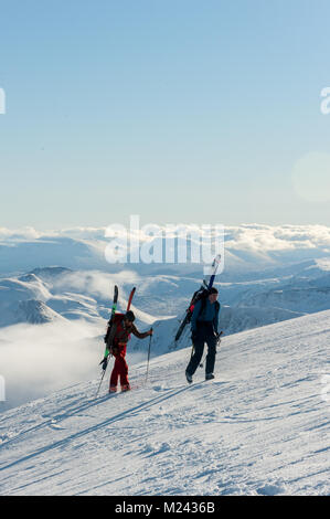 Skifahrer Gipfel Nevis Range ScotlandCredit: Kenny Ferguson/Alamy leben Nachrichten Stockfoto