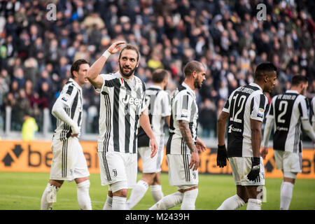 Gonzalo Higuain (Juventus FC) feiert während der Seria A Fußballspiel. FC Juventus vs Sassuolo. Juventus Turin gewann 4-0 in Turin, Allianz Stadion, Italien vom 4. Februar 2018. Stockfoto