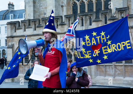 Badewanne, UK, 4. Februar 2018. Badewanne Impuls für Europa, eine Jugend führen anti Brexit Ereignis im Stadtzentrum von Bath mit Theater, Musik, Reden und einem Marsch durch die Straßen von Bad. Organisiert von Badewanne für Europa. Thomas Haynes - Jugend Officer von Stroud Labour Party. Credit: Stephen Bell/Alamy leben Nachrichten Stockfoto