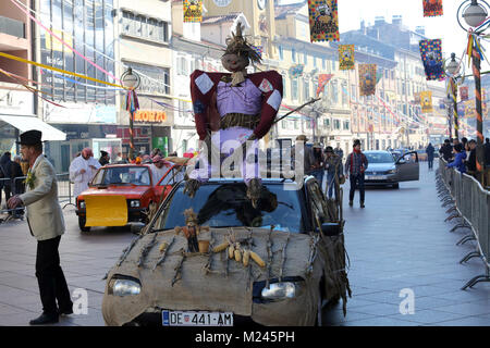 Rijeka, Kroatien. 4 Feb, 2018. Menschen beteiligen sich an Der internationale Karneval in Rijeka Rijeka, Kroatien, Jan. 4, 2018. Credit: Goran Kovacic/Xinhua/Alamy leben Nachrichten Stockfoto