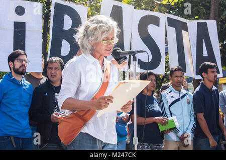 Caracas, Venezuela, 4. Februar, 2018. Eine Gruppe von Demonstranten aus Protest gegen die Regierung von Nicolas Maduro aufgrund der schweren politischen und sozialen Krise, die Venezuela konzentriert. Agustin Garcia/Alamy leben Nachrichten Stockfoto