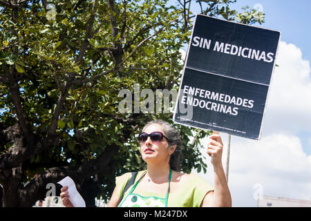 Caracas, Venezuela, 4. Februar, 2018. Eine Gruppe von Demonstranten aus Protest gegen die Regierung von Nicolas Maduro aufgrund der schweren politischen und sozialen Krise, die Venezuela konzentriert. Agustin Garcia/Alamy leben Nachrichten Stockfoto