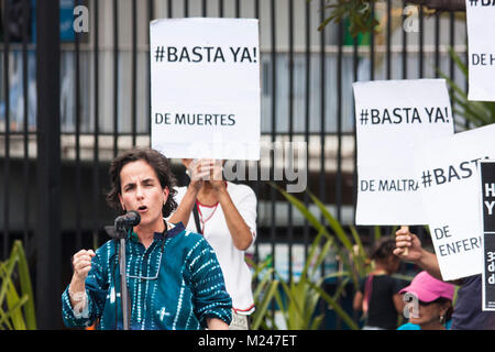 Caracas, Venezuela, 4. Februar, 2018. Eine Gruppe von Demonstranten aus Protest gegen die Regierung von Nicolas Maduro aufgrund der schweren politischen und sozialen Krise, die Venezuela konzentriert. Agustin Garcia/Alamy leben Nachrichten Stockfoto