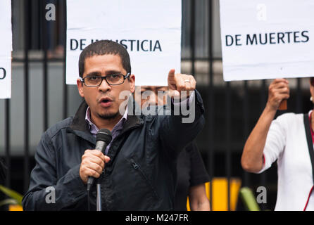 Caracas, Venezuela, 4. Februar, 2018. Eine Gruppe von Demonstranten aus Protest gegen die Regierung von Nicolas Maduro aufgrund der schweren politischen und sozialen Krise, die Venezuela konzentriert. Agustin Garcia/Alamy leben Nachrichten Stockfoto