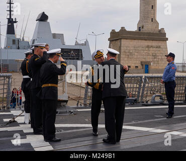 Constanta, Rumänien. 3. Februar, 2018. HMS DUncan und HMS Enterprise vom Vereinigten Königreich, von TCG Gaziantep und TCG AKÇAY aus der Türkei kam, stoppte für einen Tag im Hafen von Constanta. Paul Brummell CMG, der britische Botschafter in Rumänien, während seines Besuchs, dass Schwarze Meer" wird eine freie Meer bleiben' erklärt. Credit: Mihai Popa/Alamy leben Nachrichten Stockfoto