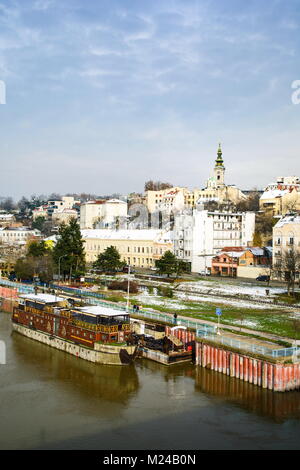 Belgrad, SERBIEN - Dezember 4, 2017: Winter Panorama vom Branko Brücke über die Sava in Belgrad Stockfoto