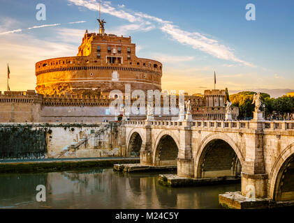 Heiligen Engel, Schloss, auch als Hadrian Mausoleum bei Sonnenuntergang, Rom, Italien, Europa bekannt. Rom antike Grab des Kaisers Hadrian. Stockfoto