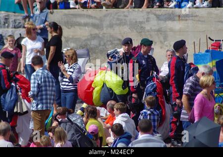 Die Royal Navy Fallschirm Display Team, die Räuber, in Dawlish Air Show 2015, Devon, Großbritannien. Stockfoto