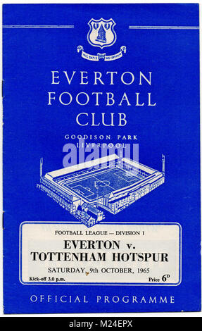 Fußball-Programm: Everton v Tottenham Hotspur, 9. Oktober, 1965. Everton gewann 3-1. Stockfoto