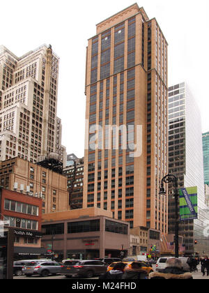 New York, New York, USA. Februar 1, 2018. Blick hinunter 6. Avenue in Midtown Manhattan, an einem Wochentag nachmittags Stockfoto