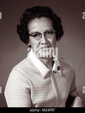 Katherine Johnson, einer der NASA "Human Computer im Film versteckte Zahlen, ist Mathematiker und Physiker, komplexe Berechnungen, dass fähige Menschen erfolgreich Raumfahrt erreichen. 1953 Katherine begann bei der Nationalen Beratenden Ausschuss für die Luft- und Raumfahrt arbeiten" (NACA) Langley Labor im schwarzen Bereich West Computing Abschnitt. In ihrer Karriere bei der NASA (ehemals NACA), Johnson arbeitete auf dem Apollo, Space Shuttle, und Mission zum Mars. Foto: 1966. Stockfoto
