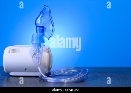 Medizinische Zerstäuber für die Behandlung von Bronchitis. Kamera gege Stockfoto