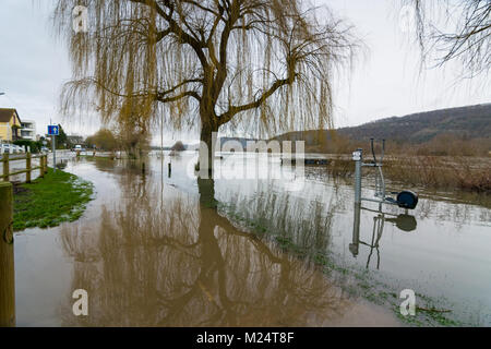 Vernon, Frankreich - 4. Februar 2018: Fluss Seine überschwemmungen Strassen in Vernon, Frankreich, 2018 Stockfoto