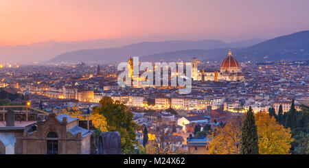 Berühmten Blick auf Florenz in der Nacht, Italien Stockfoto