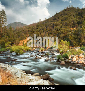 Der Merced River im Yosemite National Park in Kalifornien, USA Stockfoto