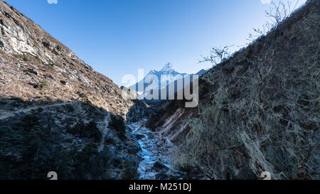 Ama Dablam Berg auf Everest Base Camp / drei Pässe trek, Nepal gesehen Stockfoto