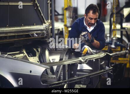 Montagelinien in der autofabrik Alfa Romeo in Arese (Mailand, Mars 1978) Stockfoto