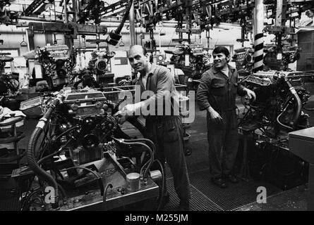 Montagelinien in der autofabrik Alfa Romeo in Arese (Mailand, Mars 1978) Stockfoto