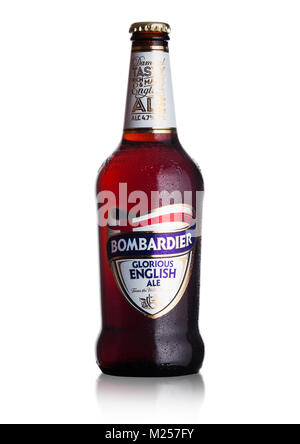 LONDON, UK - Februar 02, 2018: kalte Flasche Bombardier glorreichen Englisch Ale Bier auf weißem Hintergrund. Stockfoto