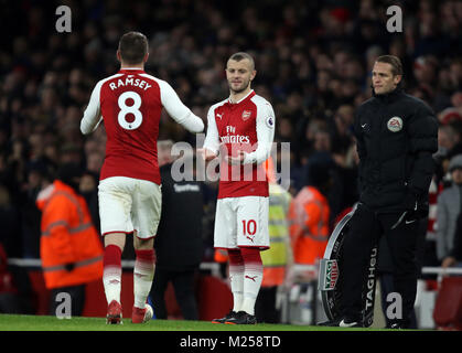 London, Großbritannien. 3 Feb, 2018. Aaron Ramsey (A) wird von Jack Wilshere (A) im Arsenal v Everton englische Premier League match ersetzt, das Emirates Stadium, London, am 3. Februar 2018 ** DIESES BILD IST FÜR DIE REDAKTIONELLE VERWENDUNG ** Quelle: Paul Marriott/Alamy leben Nachrichten Stockfoto