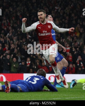 Aaron Ramsey (A) feiert das Zählen der erste Arsenal Ziel (1-0) im Arsenal v Everton englische Premier League Match, das Emirates Stadium, London, am 3. Februar 2018 ** DIESES BILD IST FÜR DIE REDAKTIONELLE VERWENDUNG** Stockfoto