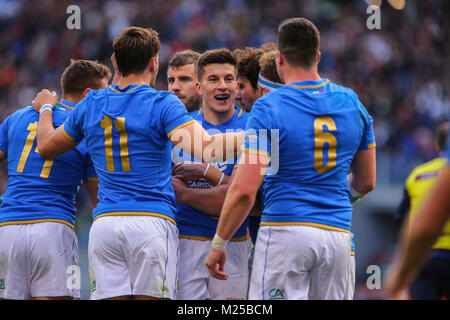 Rom, Italien. 04. Februar 2018. Italien feiert nach einem Versuch im Match gegen England in NatWest 6 Nations Championship 2018 Massimiliano Carnabuci/Alamy leben Nachrichten Stockfoto