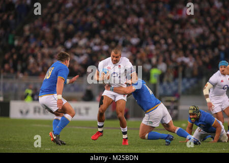 Rom, Italien. 04. Februar 2018. England's Center Jonathan Joseph trägt die Kugel im Spiel gegen Italien in NatWest 6 Nations Championship 2018 Massimiliano Carnabuci/Alamy leben Nachrichten Stockfoto