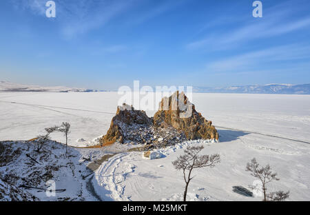 Winter Baikal. Rock Shamanka auf der Insel Olchon. Russland Stockfoto