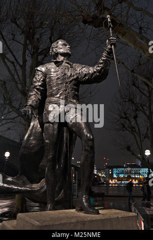 Die Statue von Sir Laurence Olivier O. M. in der Nähe der Queen Elizabeth Hall. Er war der berühmteste Schauspieler seiner Generation und bemerkenswertesten Shakespeare Stockfoto