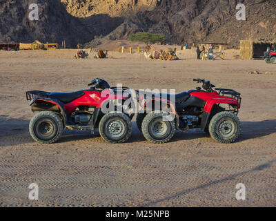 Buggy Autos in der Wüste Sinai in Ägypten Stockfoto