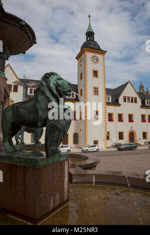 Brunnendenkmal und Obermarkt mit Rathaus, Freiberg, Landkreis Mittelsachsen, Sachsen, Deutschland Stockfoto