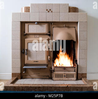 Yorkist Gusseisen emailliert Feuer und Backofen ausgestattet sind Zika 1940, UK. Stockfoto