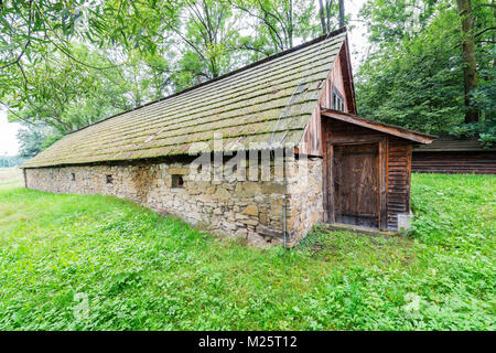 Traditionelle Stein Granary - The Old Manor Keller typisch für Kleinpolen Stockfoto