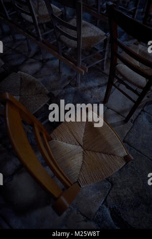 Eine leere Kirche Stuhl Stockfoto