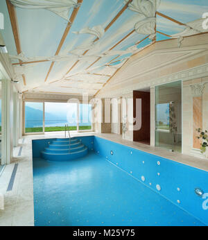 Interieur, luxus Villa, Pool mit Fresken dekoriert Stockfoto