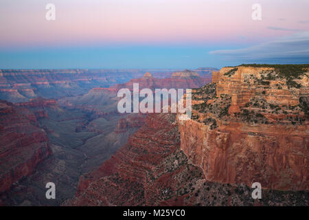 Sunrise entlang dem North Rim des Grand Canyon Grand Canyon National Park, Arizona. USA Stockfoto