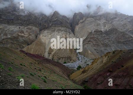 Trekking auf markha Valley Trek Route in Ladakh, Karakorum Panorama. Diese Region ist ein Zweck der Motorrad Expeditionen von Indianern organisierten Stockfoto