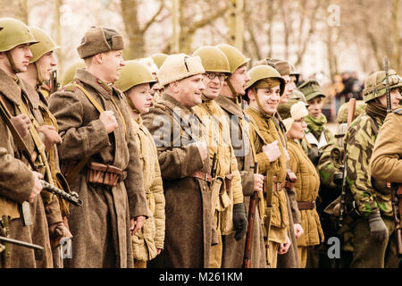 Gomel, Belarus - November 26, 2016: Die Struktur der sowjetischen Soldaten der Roten Armee nach der siegreichen Schlacht. Wiederaufbau in der Stadt Gomel Stockfoto