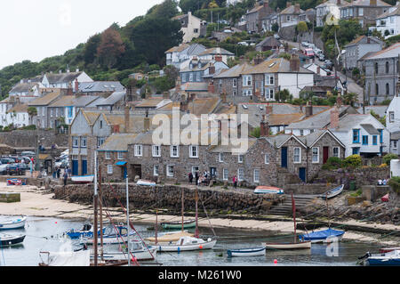 Die Hafen- und Fischerdorf Mousehole, Cornwall, England, Großbritannien Stockfoto