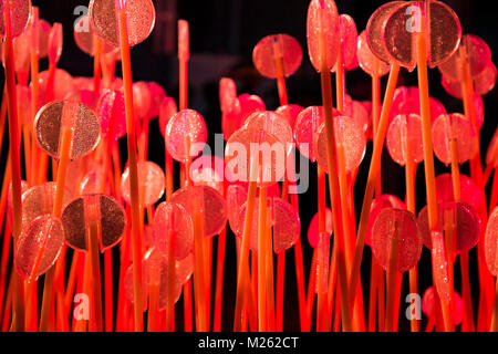 Leichte Installation aus Reflektoren auf Stöcke von Rami Bebawi/KANVA in London Lumiere Festival in der Nähe von Kings Cross, London, UK Stockfoto