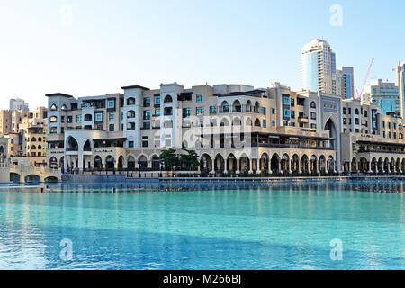 Ein touristischer Markt in Dubai Souk Al-Bahar genannt. Souk Al-Bahar ist vor Dubai Mall in den Vereinigten Arabischen Emiraten. Stockfoto