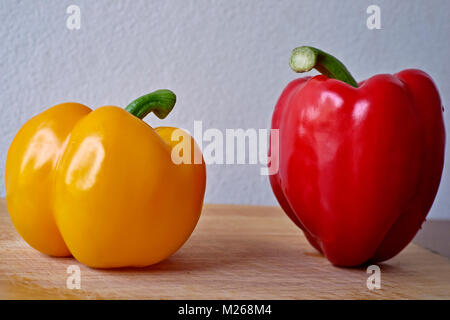 Paprika, isoliert, Nahaufnahme, noch Leben. Stockfoto