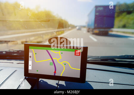 GPS (Global Positioning System) Auto Navigation, Hilfe und Unterstützung in Richtung auf der Straße Stockfoto