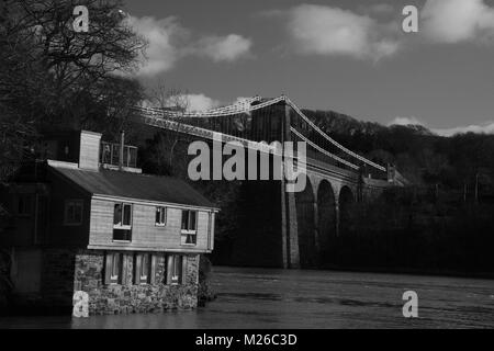 Menai Bridge im Winter Stockfoto