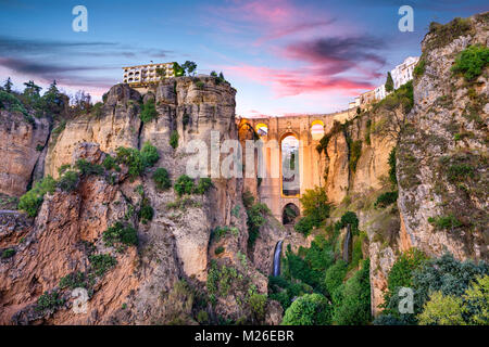 Ronda, Spanien an der Brücke Puente Nuevo. Stockfoto
