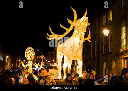 Editorial: Mitglieder der Öffentlichkeit inkl Kinder. Truro, Cornwall, England 01/31/2018. Truro Festival der Lichter ist eine jährliche Veranstaltung gefeiert als der Anfang von Chri Stockfoto