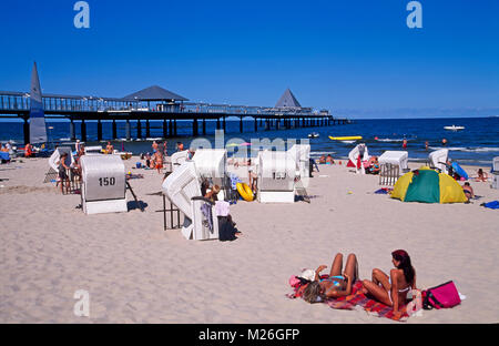 Strand und Seebrücke Heringsdorf, Insel Usedom, Mecklenburg-Vorpommern, Deutschland Stockfoto